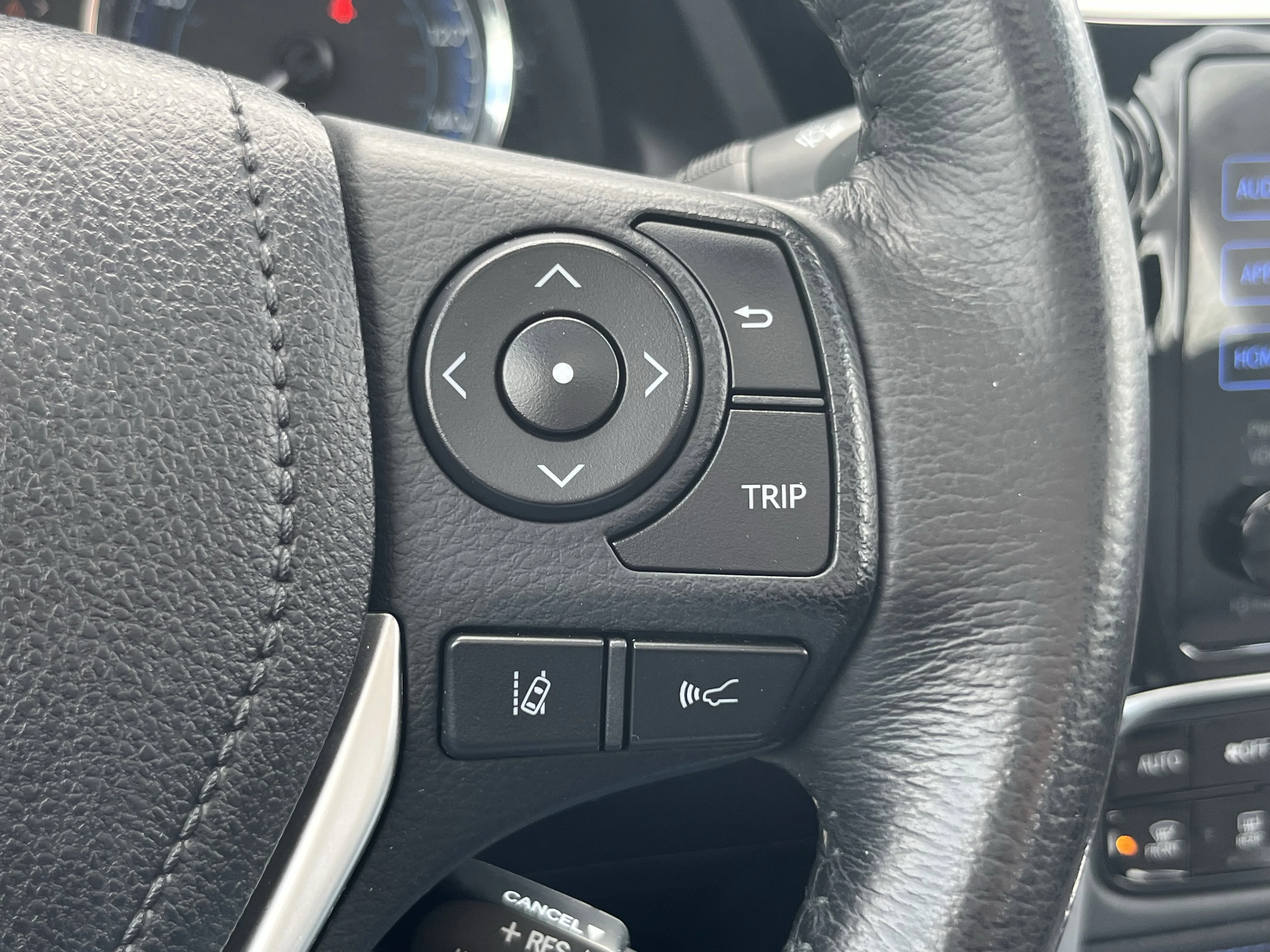 Used 2018 Classic Silver Metallic Toyota SE image 24