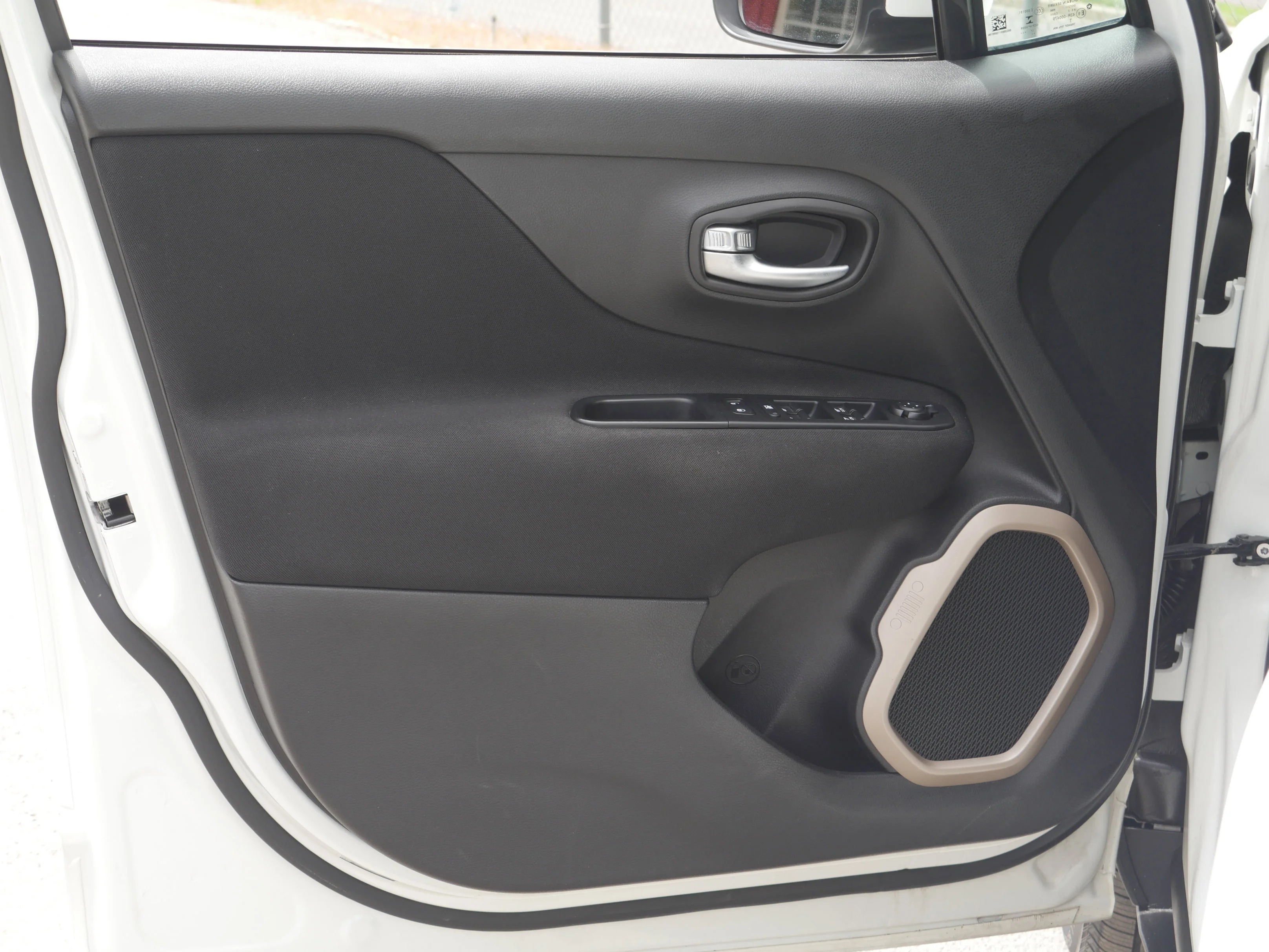 Used 2017 Alpine White Jeep Latitude image 33