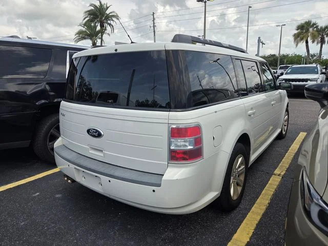 Used 2010 White Ford SE image 5