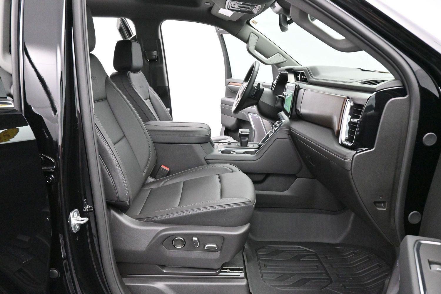 Used 2025 Onyx Black GMC Denali image 34