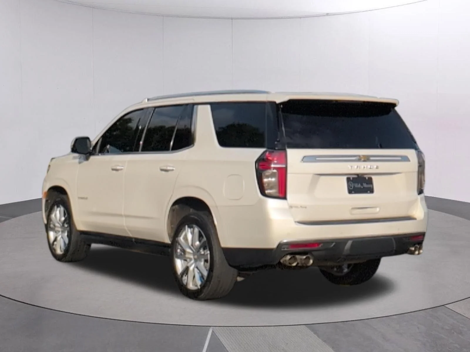 Used 2021 IRIDESCENT PEARL TRICOAT Chevrolet High Country image 3