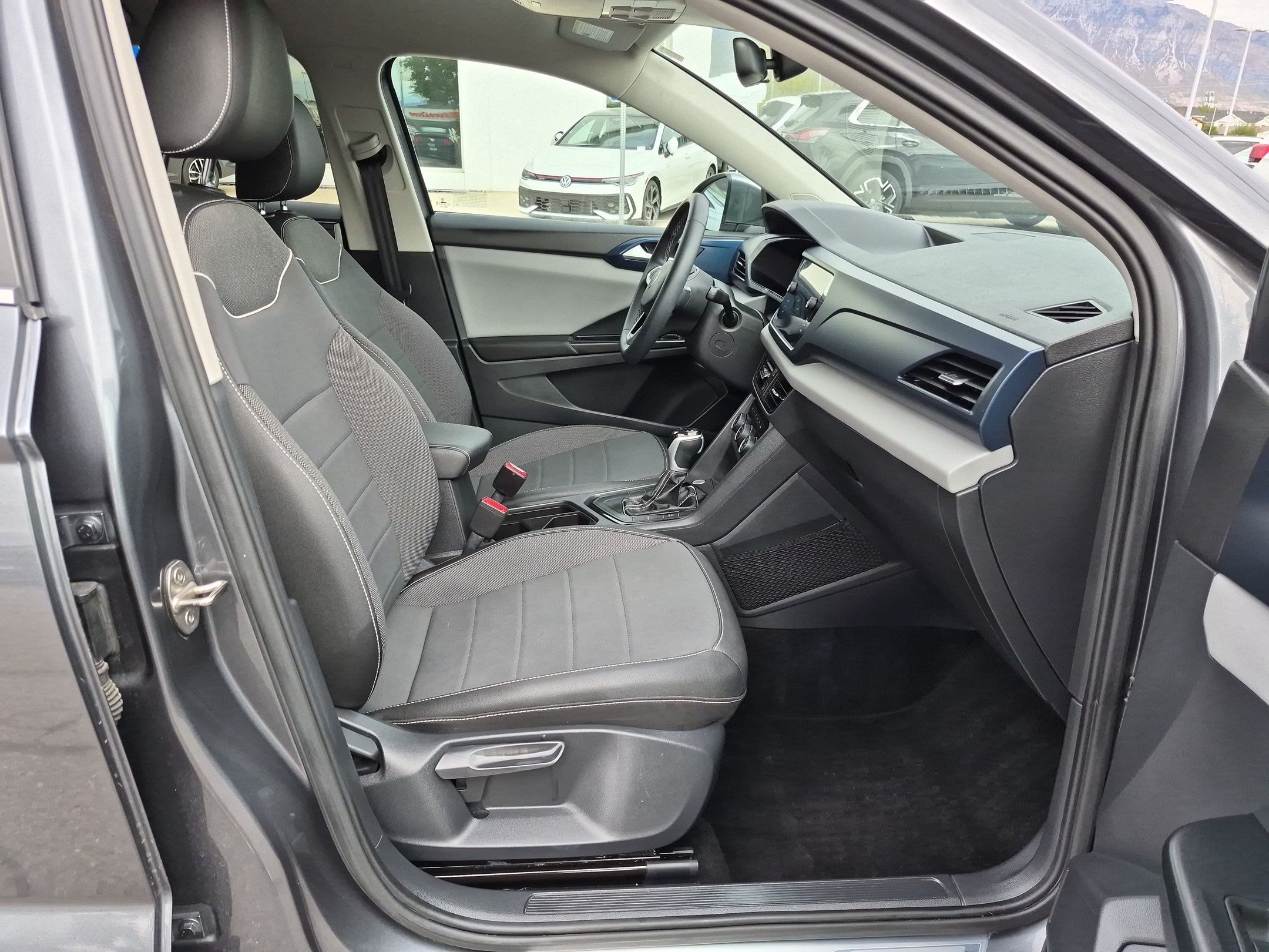 Used 2023 Platinum Gray Metallic Volkswagen SE image 31
