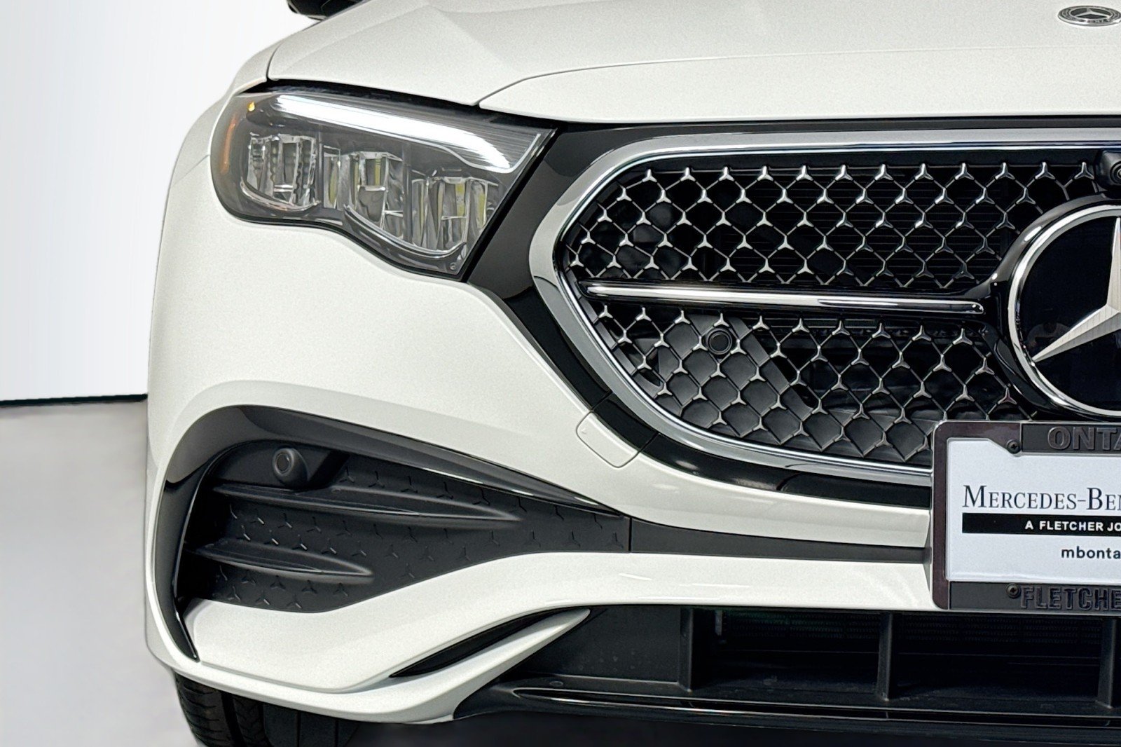 New 2026 Polar White Mercedes-Benz E 450 4MATIC® Sedan image 13