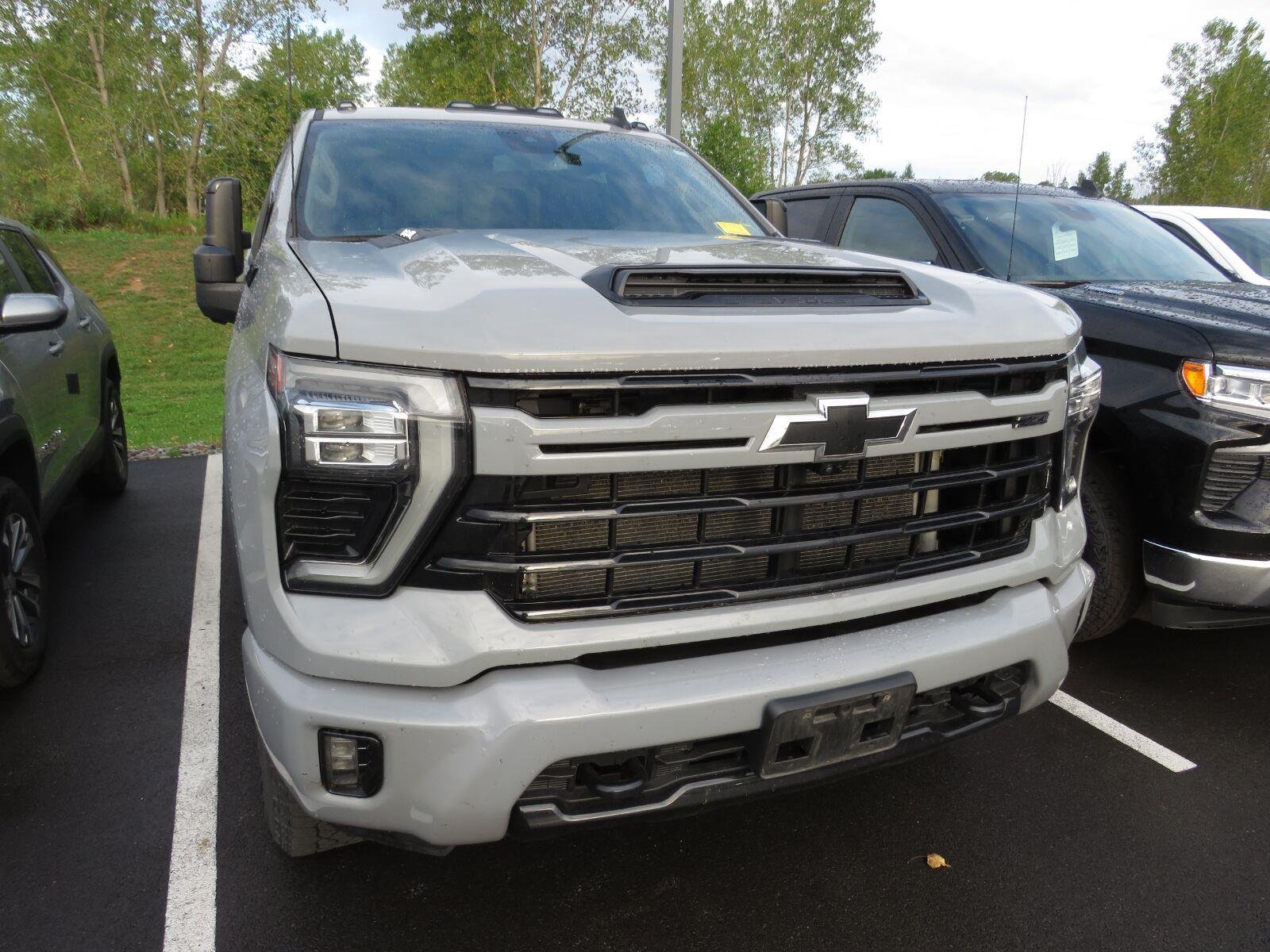 Used 2024 Slate Gray Metallic Chevrolet LT image 4