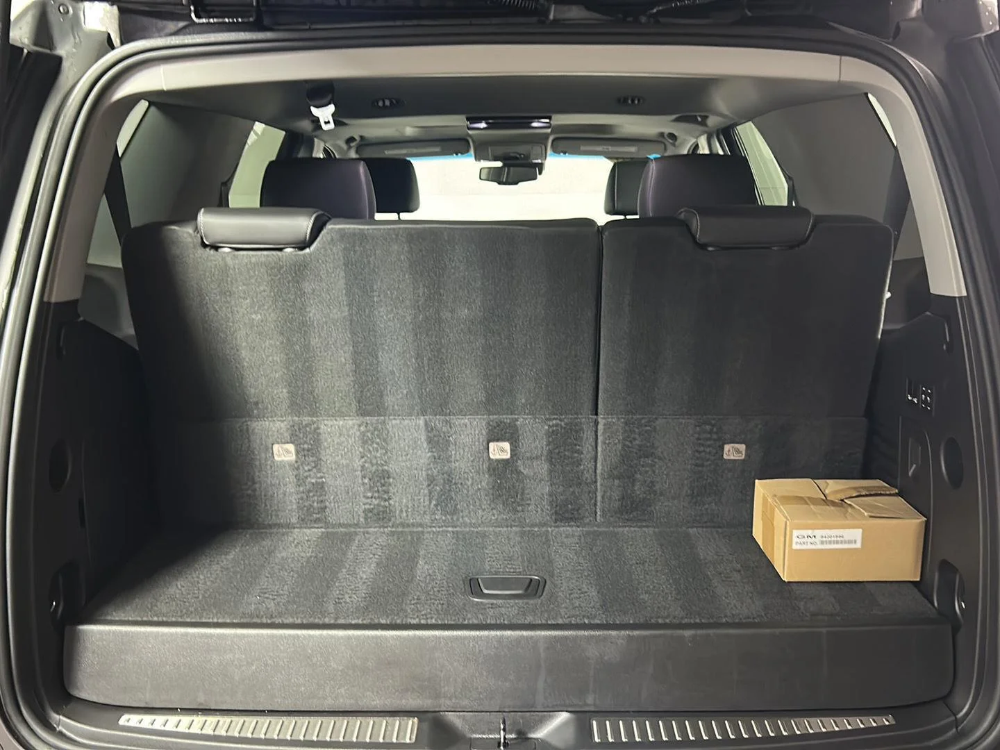 Used 2018 Iridium Metallic GMC SLT image 9