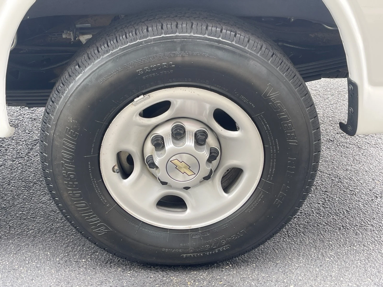 2023 Chevrolet Express Passenger LS - Photo 43