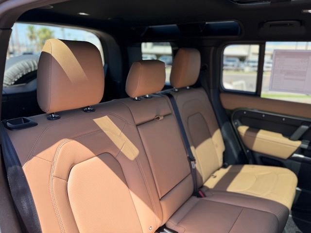 New 2026 Woolstone Green Land Rover X-Dynamic SE image 7