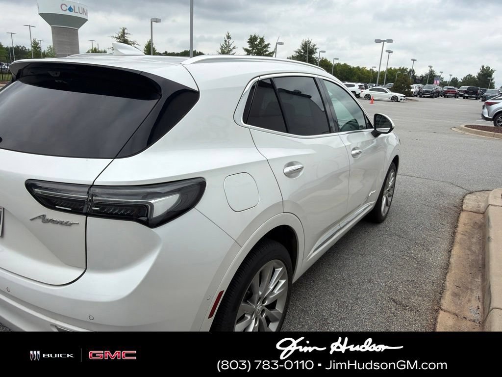 Used 2023 WHITE FROST TRICOAT Buick Avenir image 5