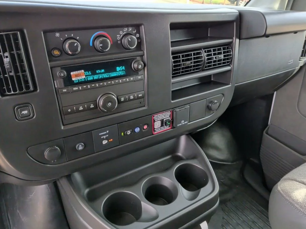 2025 Chevrolet Express Cargo Work Van - Photo 20