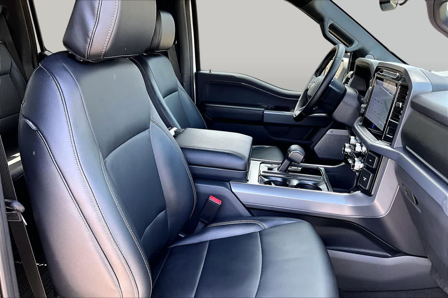Used 2025 Oxford White Ford XLT image 9