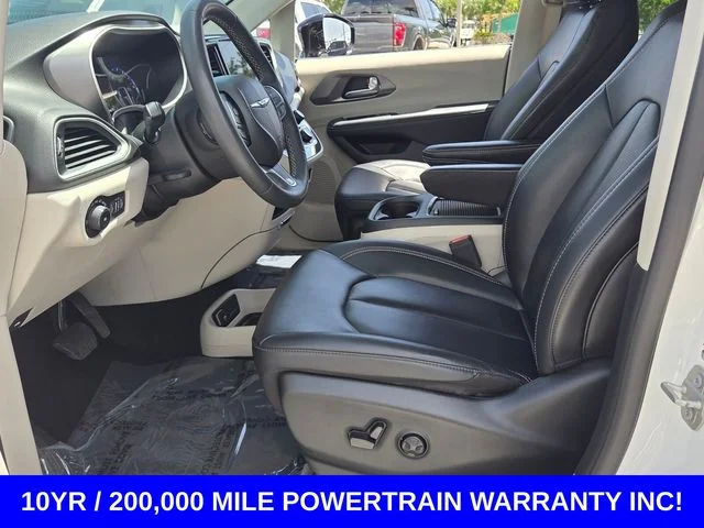 Used 2024 Bright White Clearcoat Chrysler Touring L image 9
