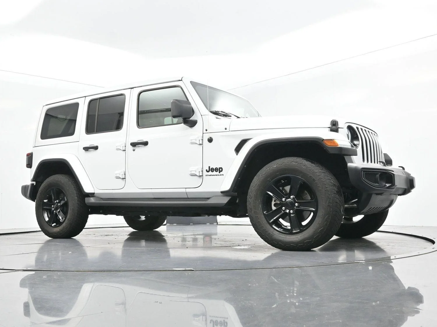 Used 2023 White Jeep Sahara Altitude image 42
