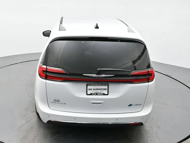 Used 2024 Bright White Clea Chrysler Hybrid Select image 37