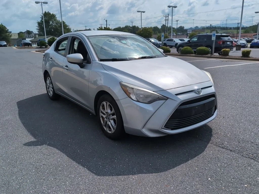 Used 2017 Silver Toyota Base image 3