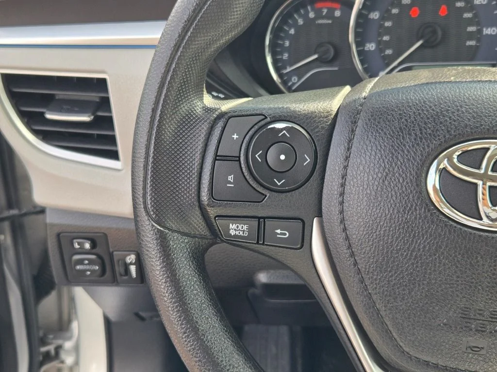 Used 2016 Silver Toyota LE image 25