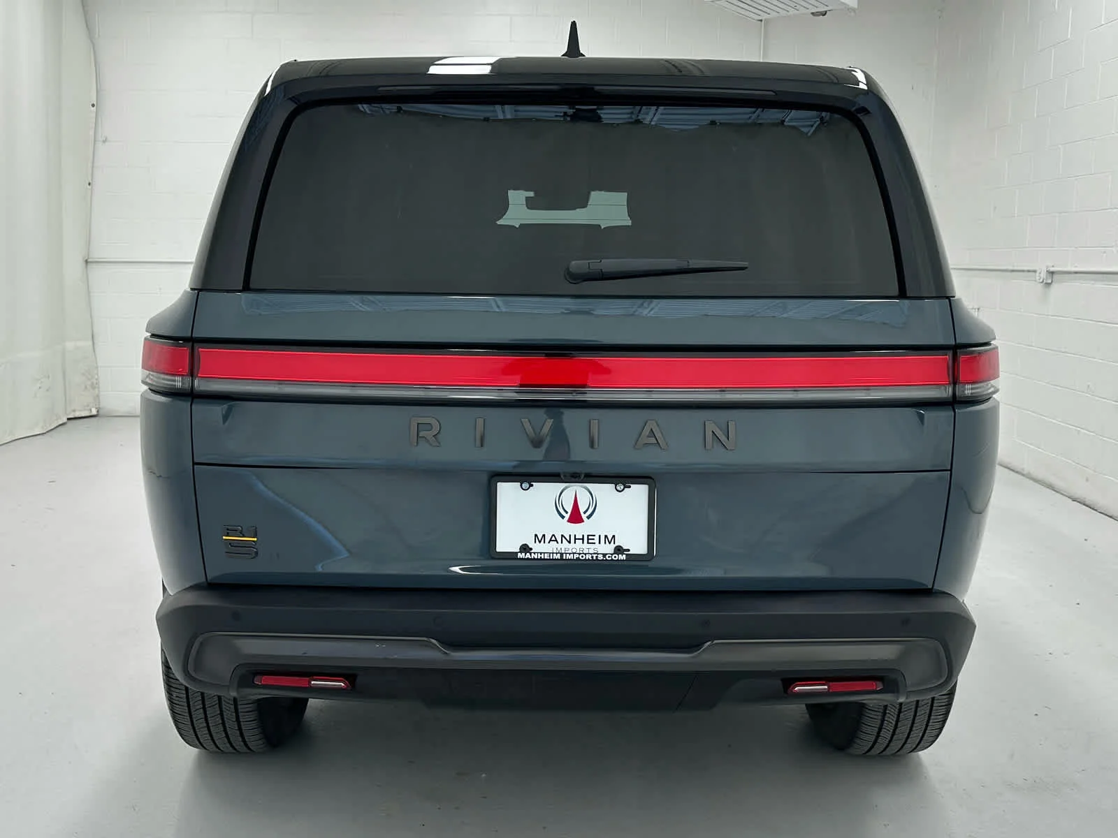 Used 2025 Storm Blue Rivian Ascend image 7