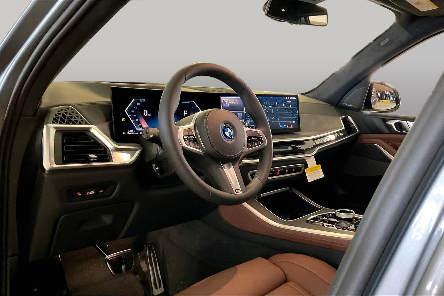 New 2026 Skyscraper Grey Metallic BMW xDrive50e image 8