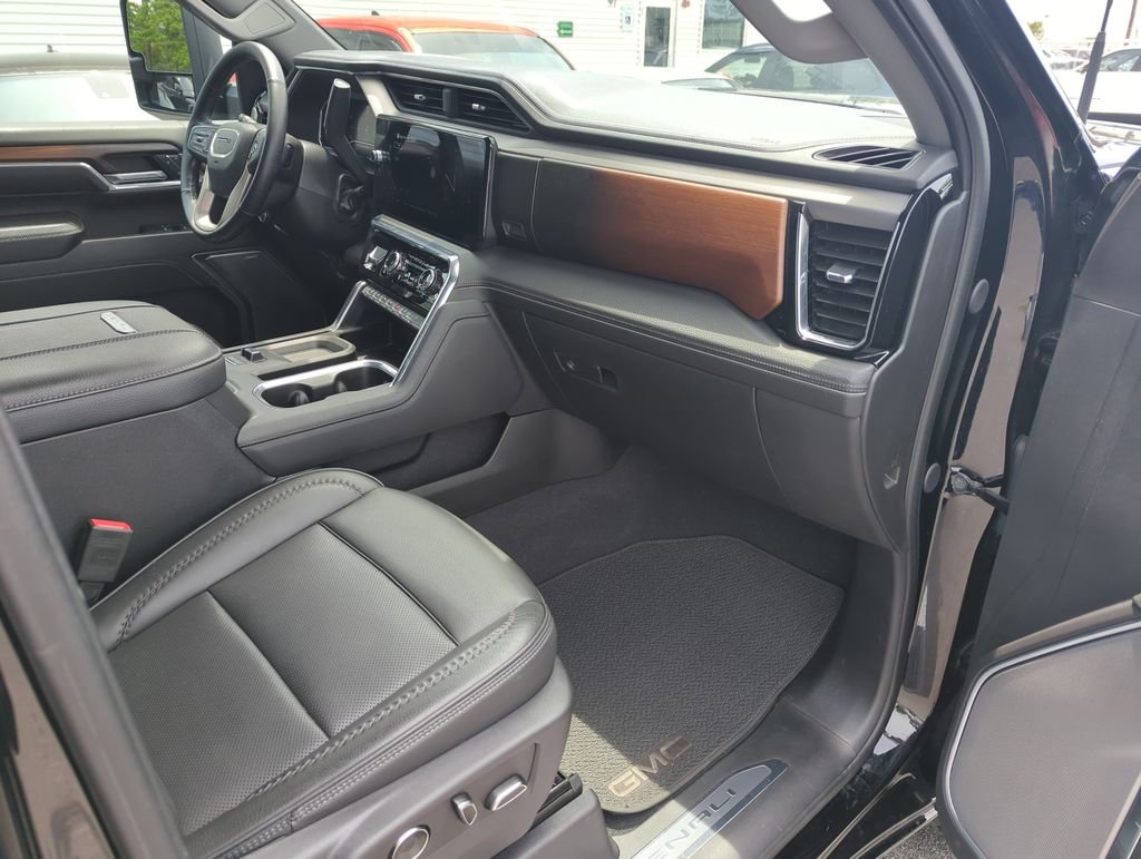 Used 2025 Black GMC Denali image 34