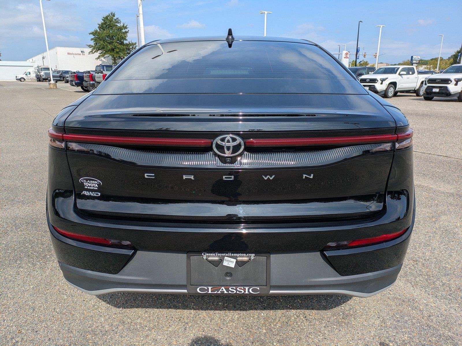 Used 2023 Black Toyota XLE image 5