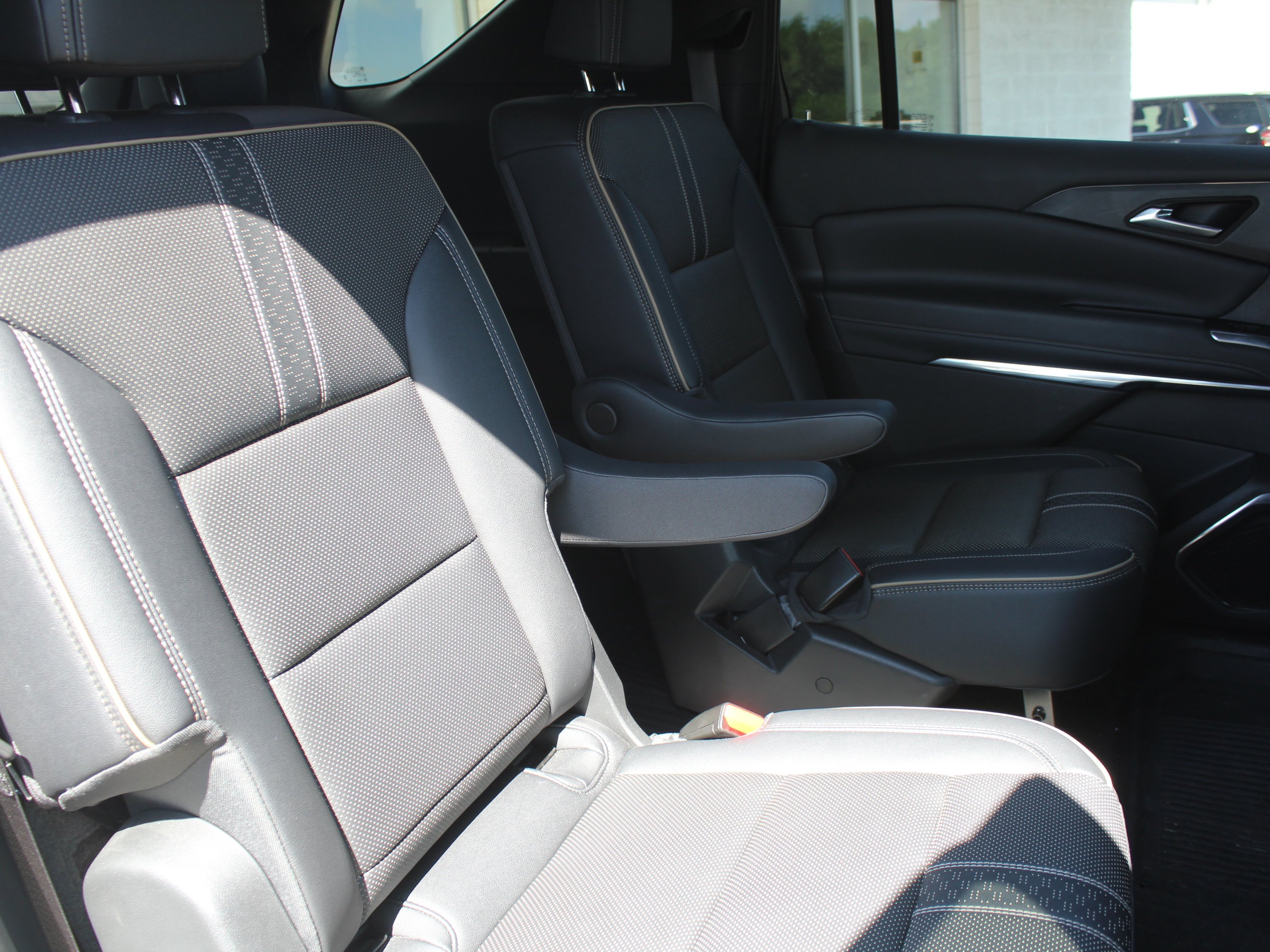 2025 Chevrolet Traverse High Country - Photo 28