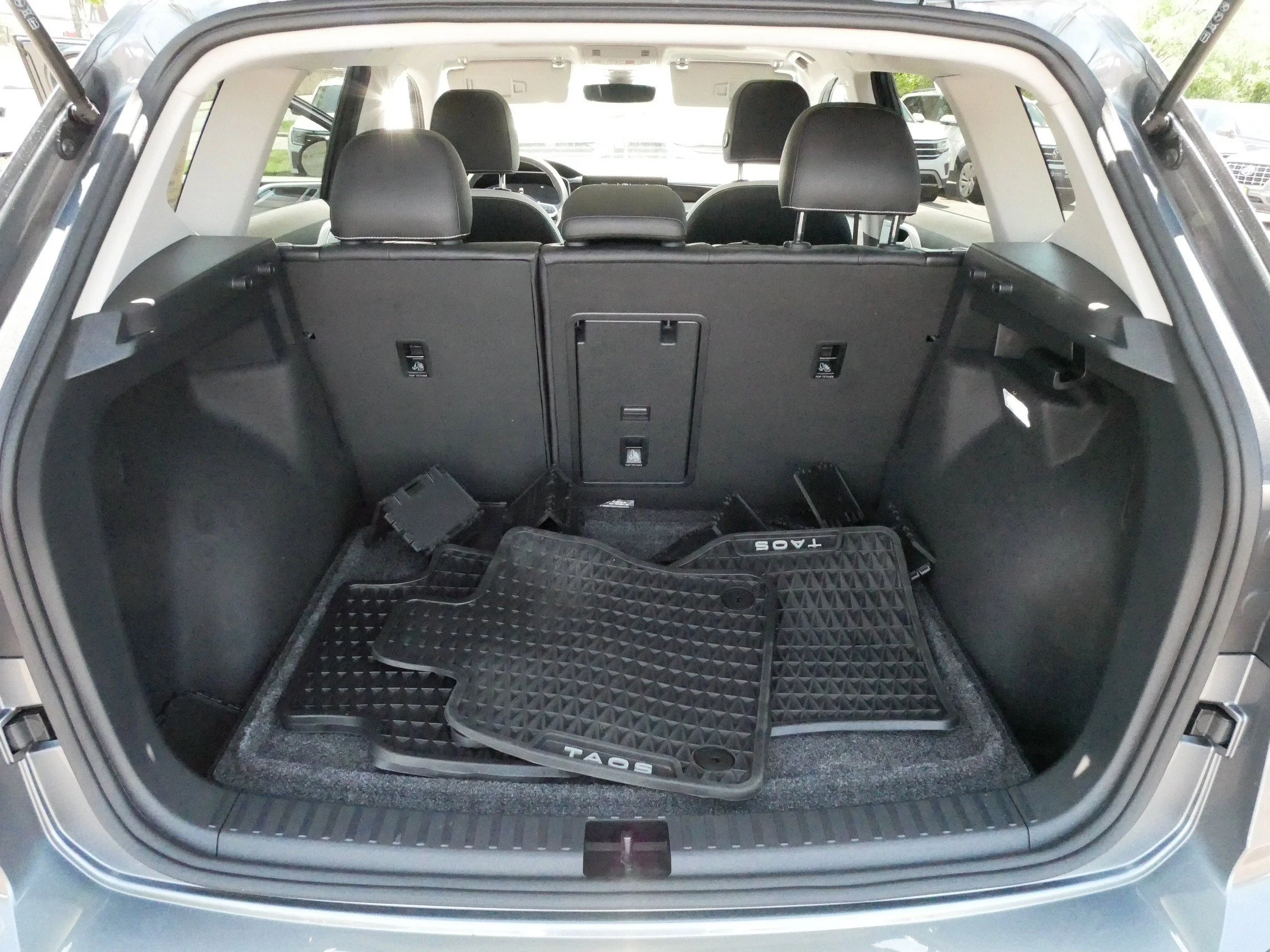 Certified Used 2025 Platinum Gray Metallic Volkswagen SE image 18