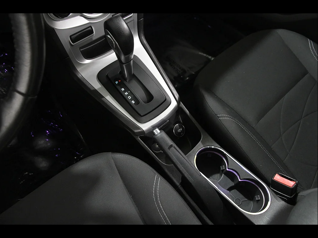 Used 2015 Magnetic Ford SE image 11