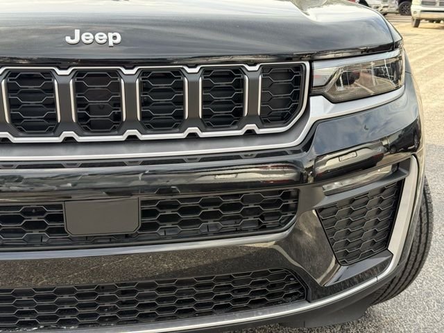 New 2026 Diamond Black Crystal Pearl-Coat Exterior Paint Jeep Limited image 5