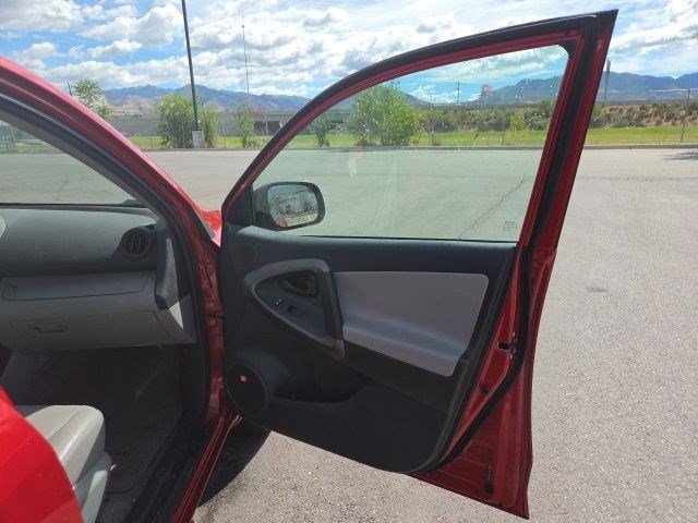 Used 2009 Red Toyota Ltd image 19