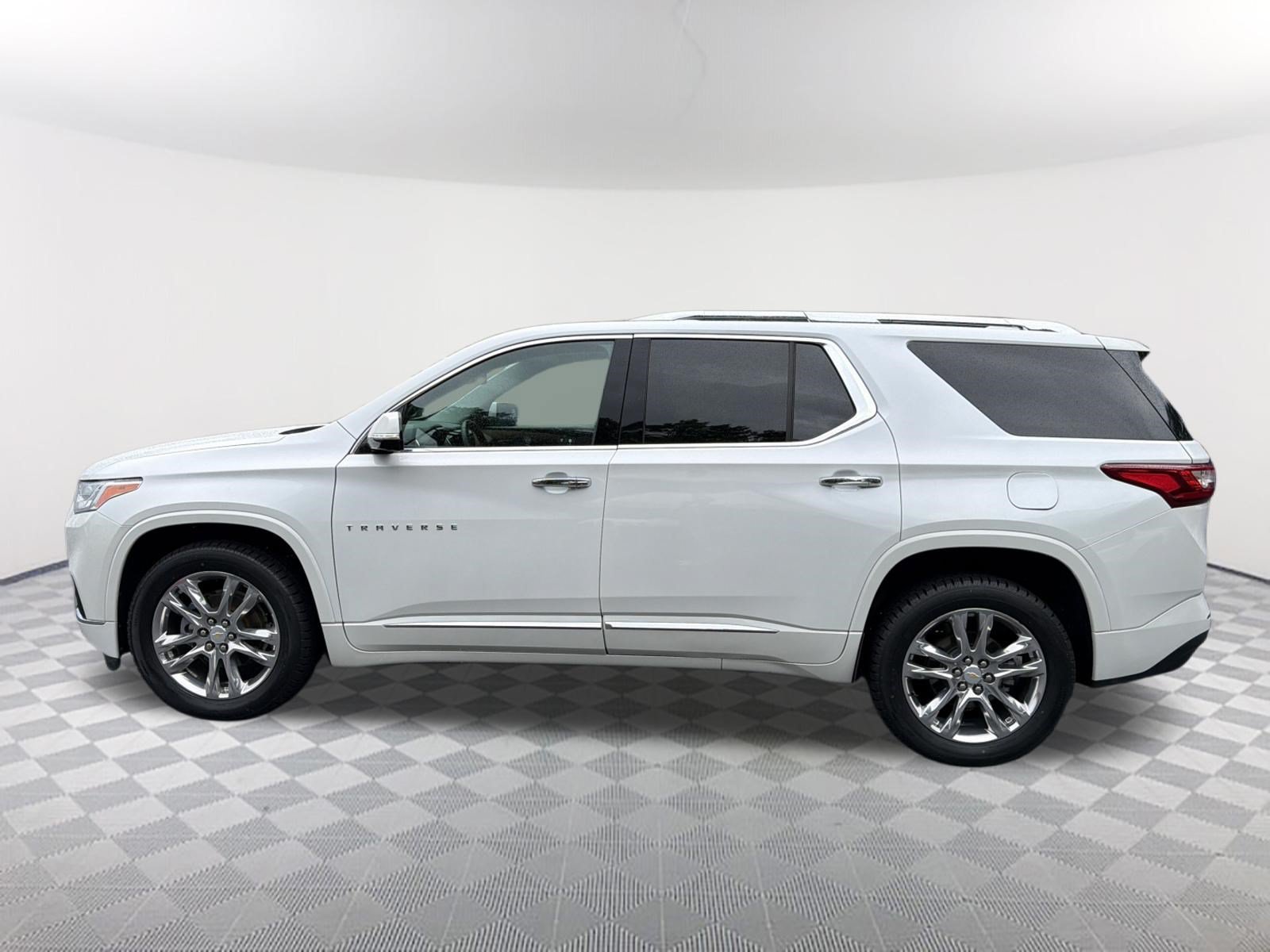 Used 2020 IRIDESCENT PEARL TRICOAT Chevrolet High Country image 8