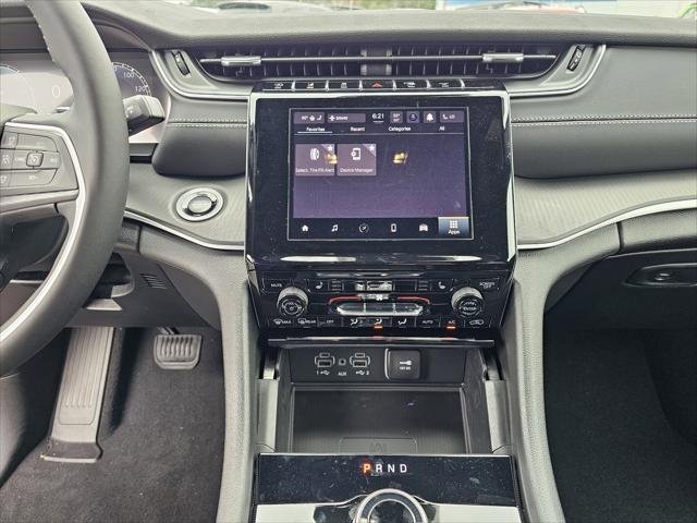 New 2025 Silver Zynith Exterior Paint Jeep Altitude X image 24