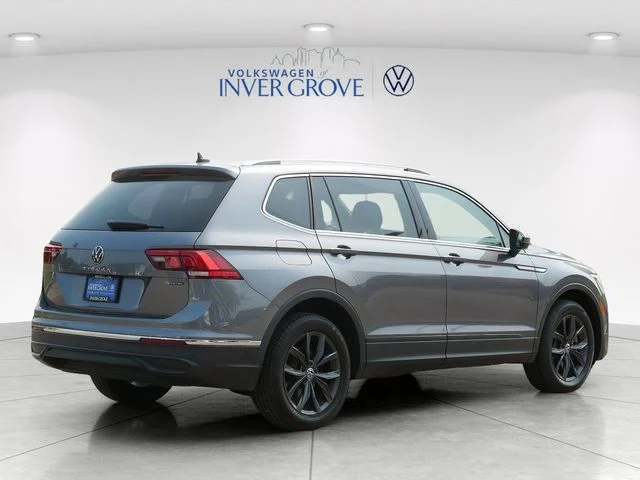 Certified Used 2022 Gray Volkswagen 2.0T SE image 7