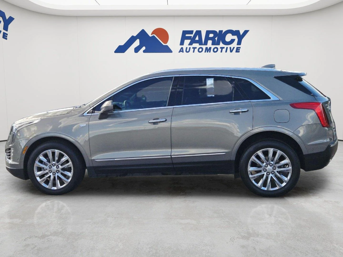 Used 2019 Bronze Dune Metallic Cadillac Platinum AWD image 8