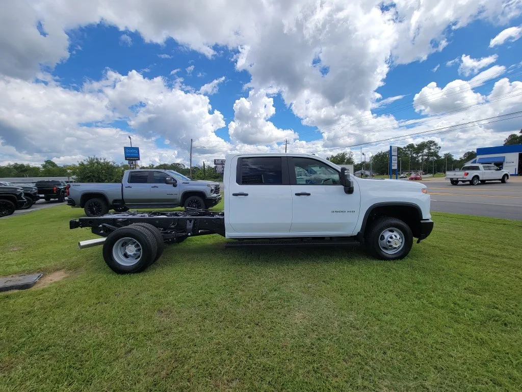 New 2026 Summit White Chevrolet Work Truck image 7