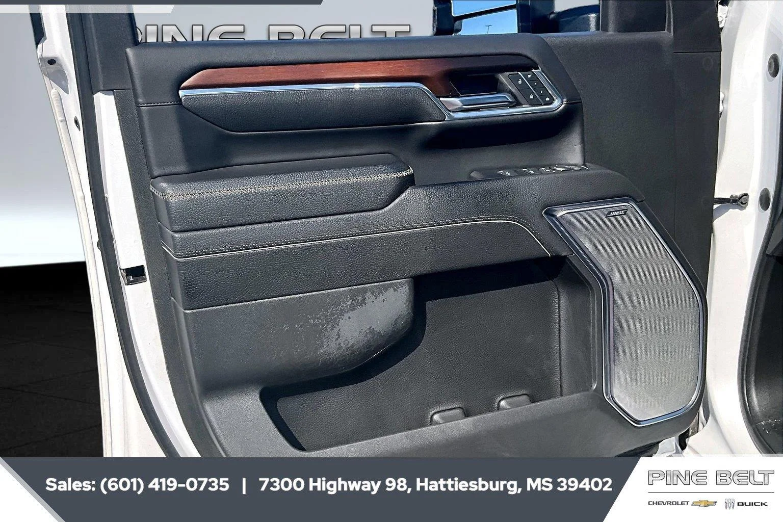 Used 2024 White Frost Tricoat GMC Denali image 18