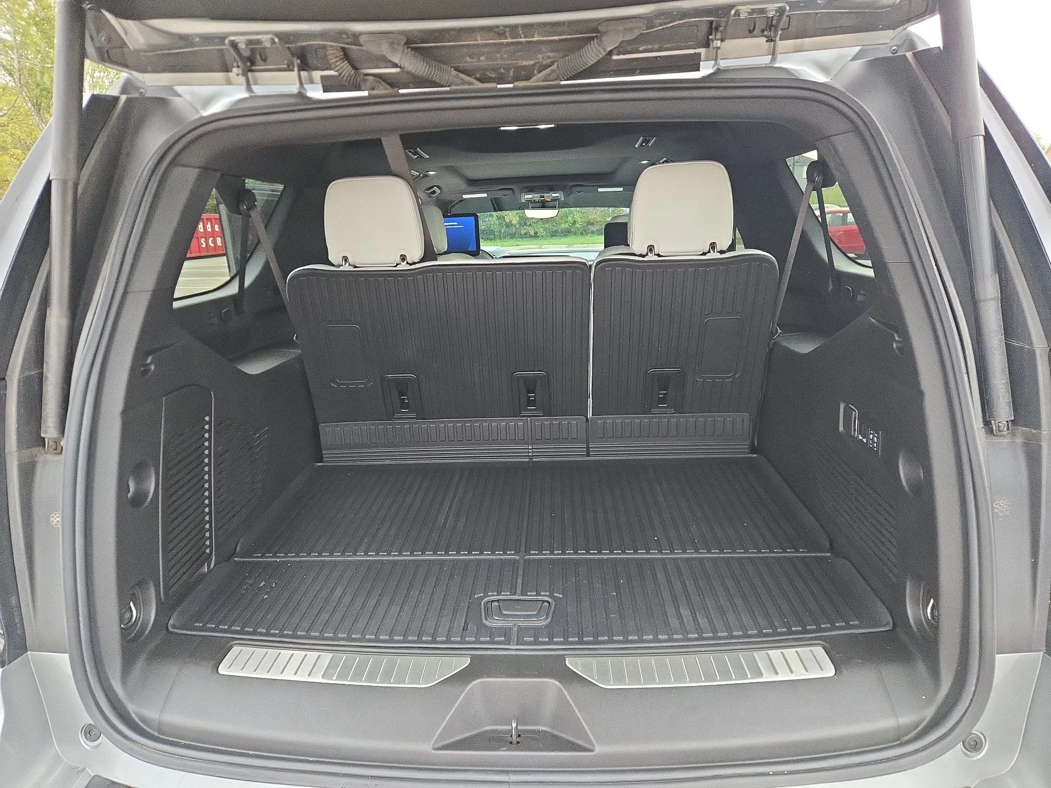Used 2025 Silver Chevrolet Premier image 13