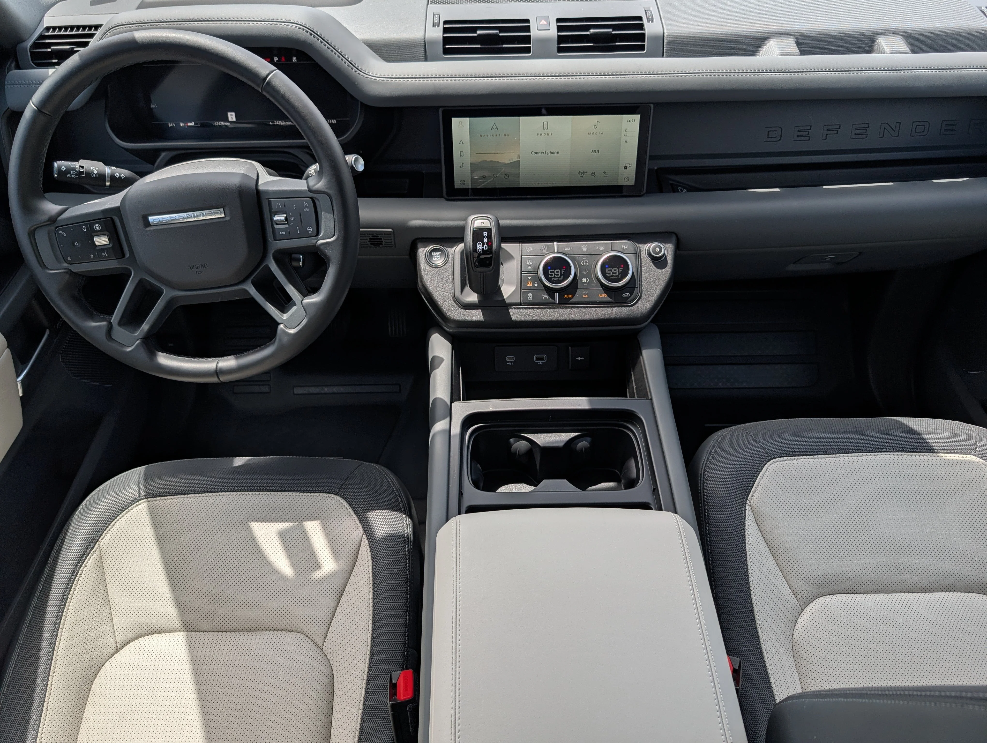 Used 2024 Tasman Blue Metallic Land Rover X-Dynamic SE image 10