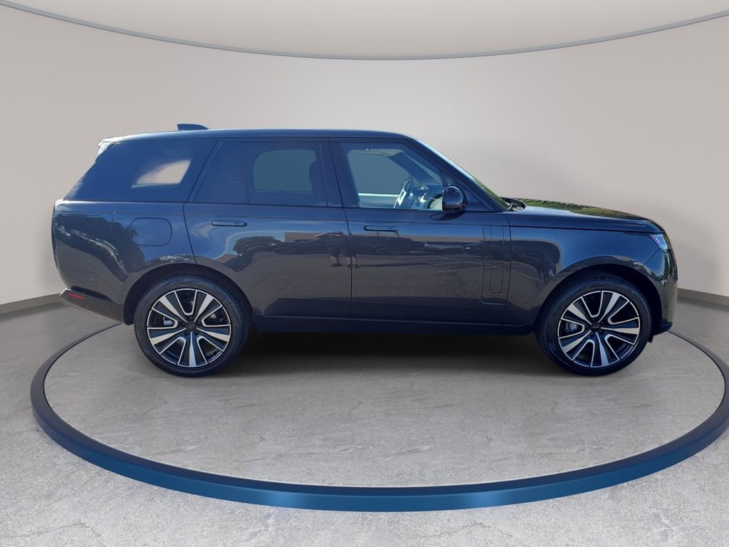 New 2026 Carpathian Grey Land Rover SE image 4
