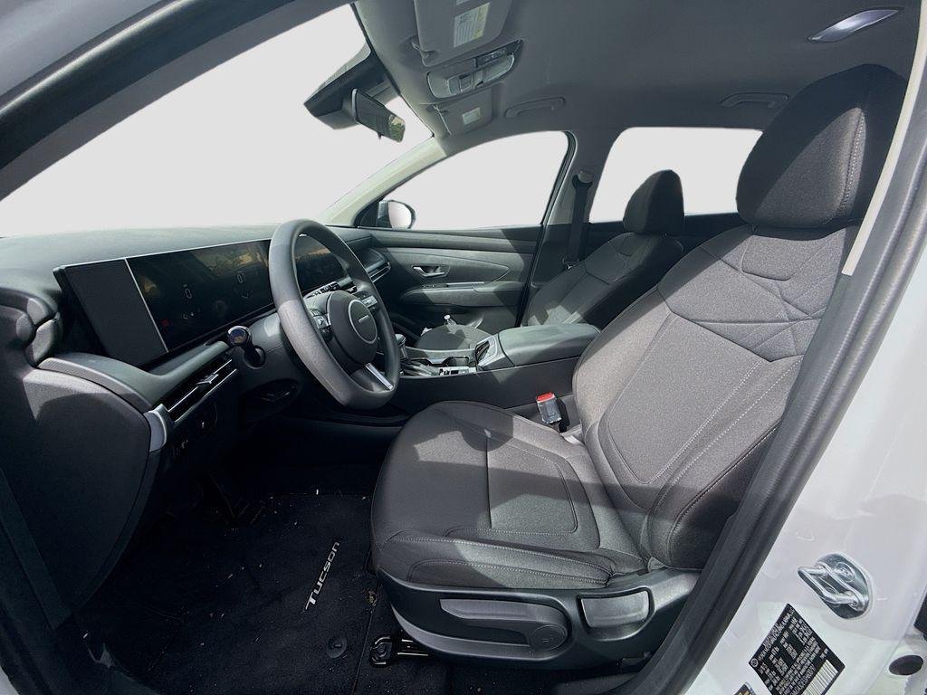 2025 Hyundai Tucson SE - Photo 14