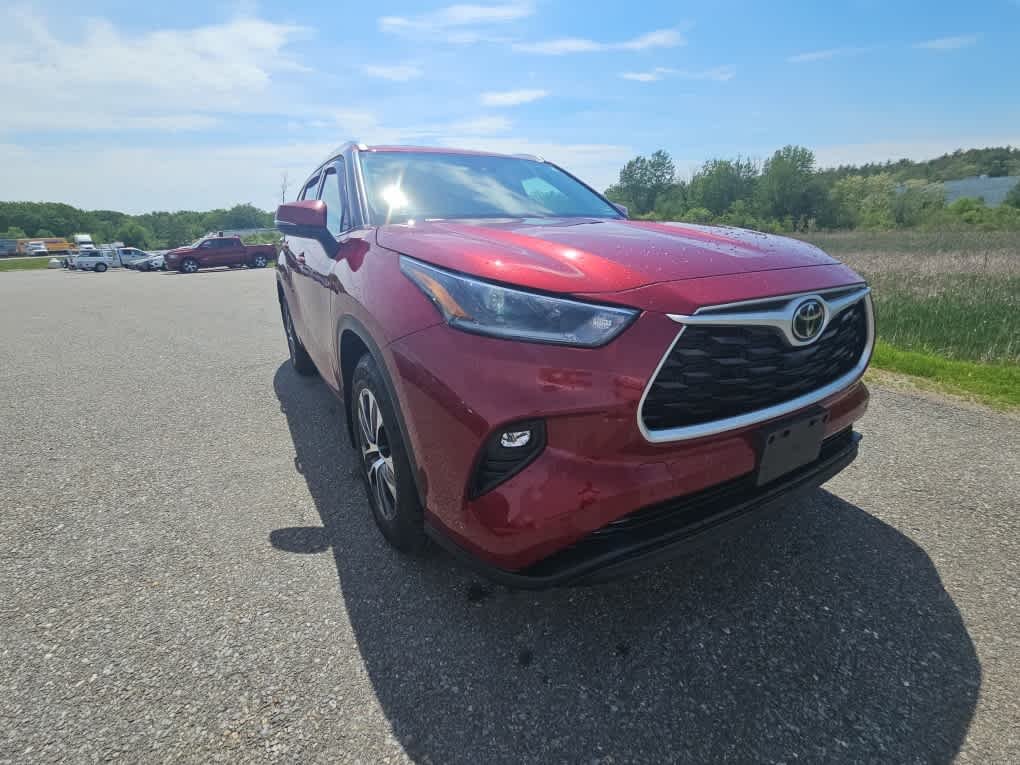 Used 2021 Ruby Flare Pearl Toyota XLE image 8