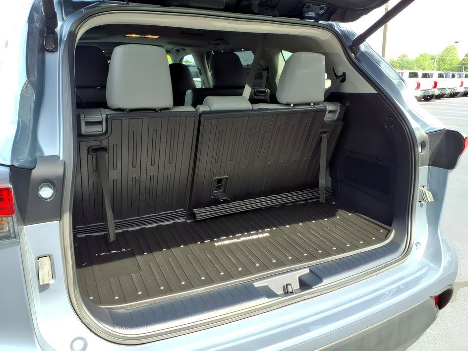 Used 2024 Moon Dust Toyota LE image 5