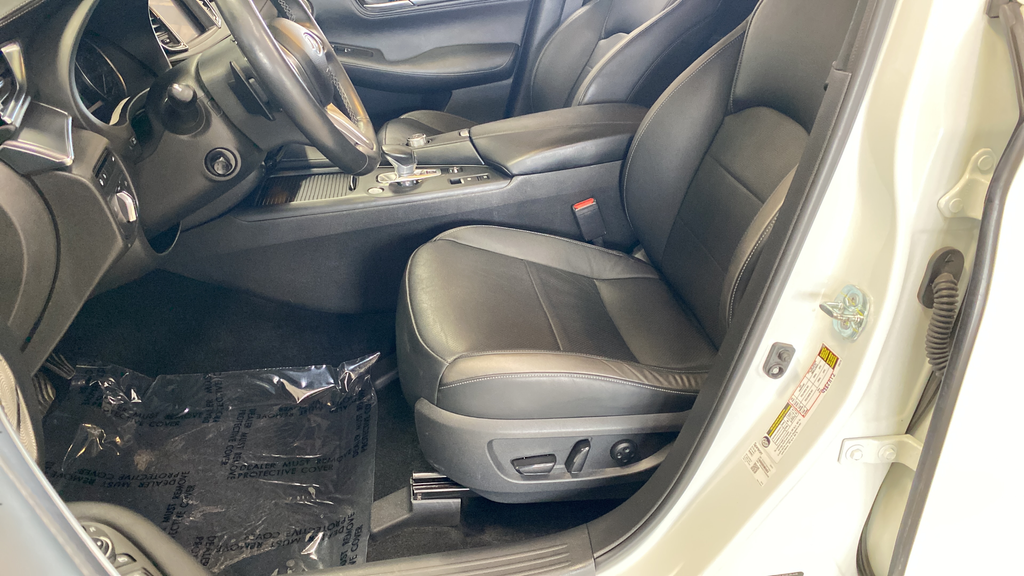 Used 2023 Majestic White INFINITI ESSENTIAL image 9