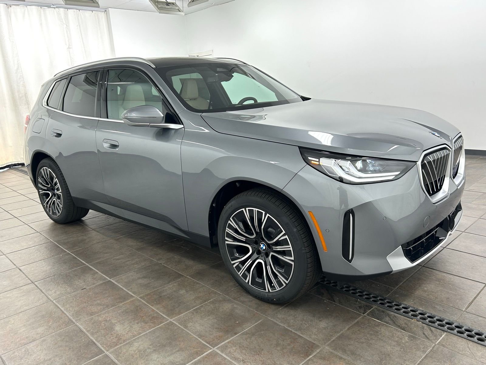 New 2026 Skyscraper Grey Metallic BMW 30 xDrive image 6