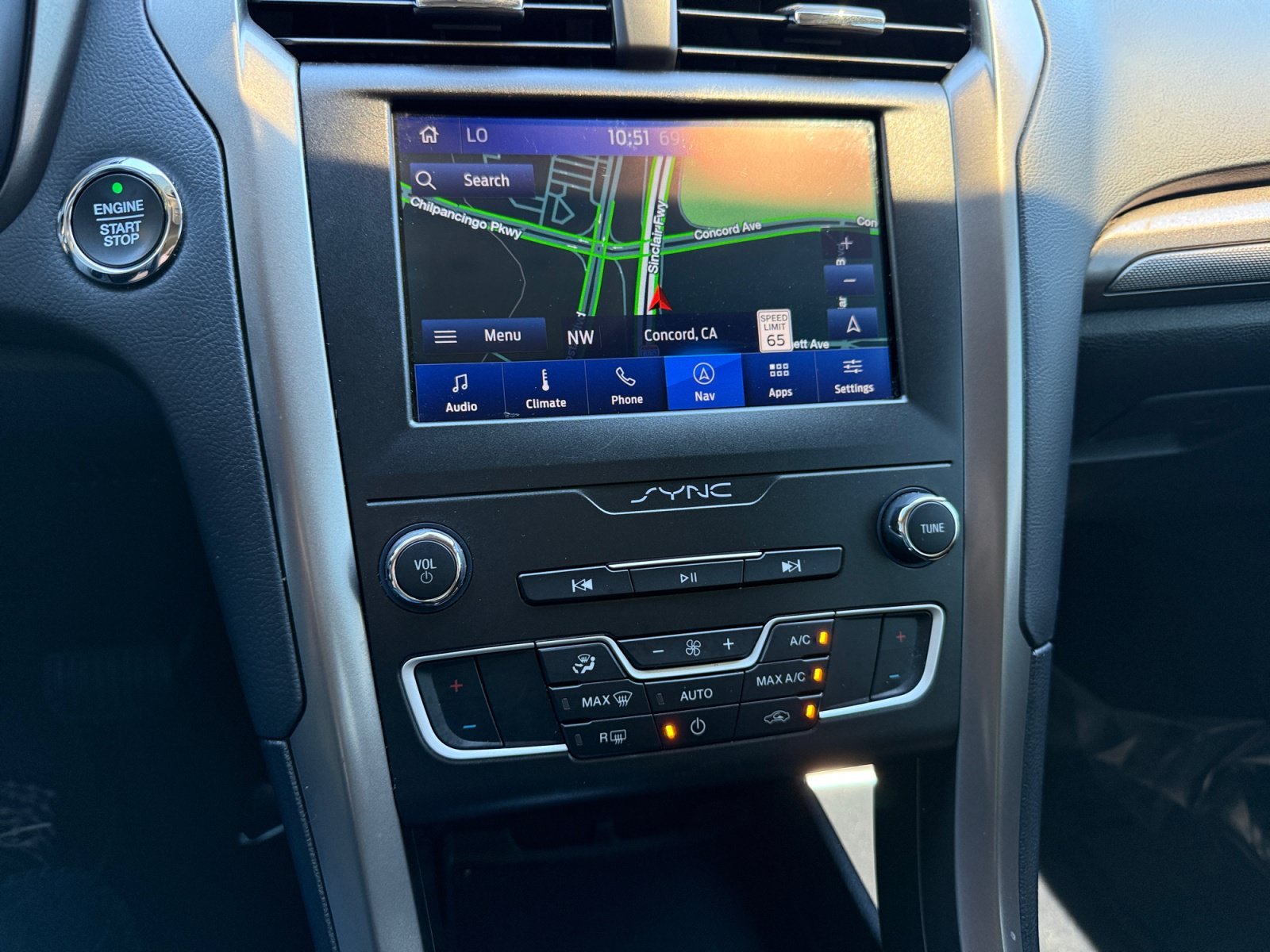 Used 2020 White Platinum Clearcoat Metallic Ford SE image 12