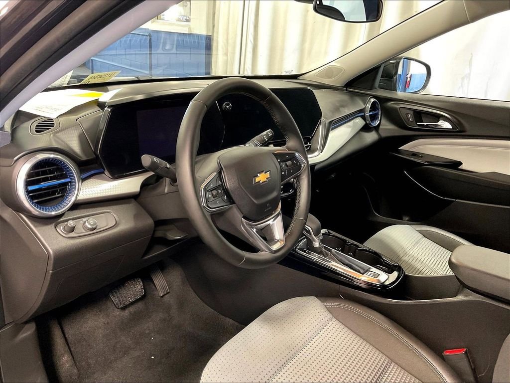 Used 2025 Black Chevrolet LT image 8