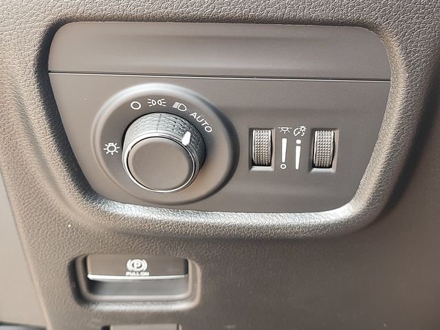 New 2026 Silver Zynith Exterior Paint Jeep Altitude image 22