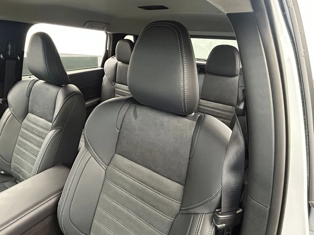 New 2026 Diamond White Mitsubishi SE image 11