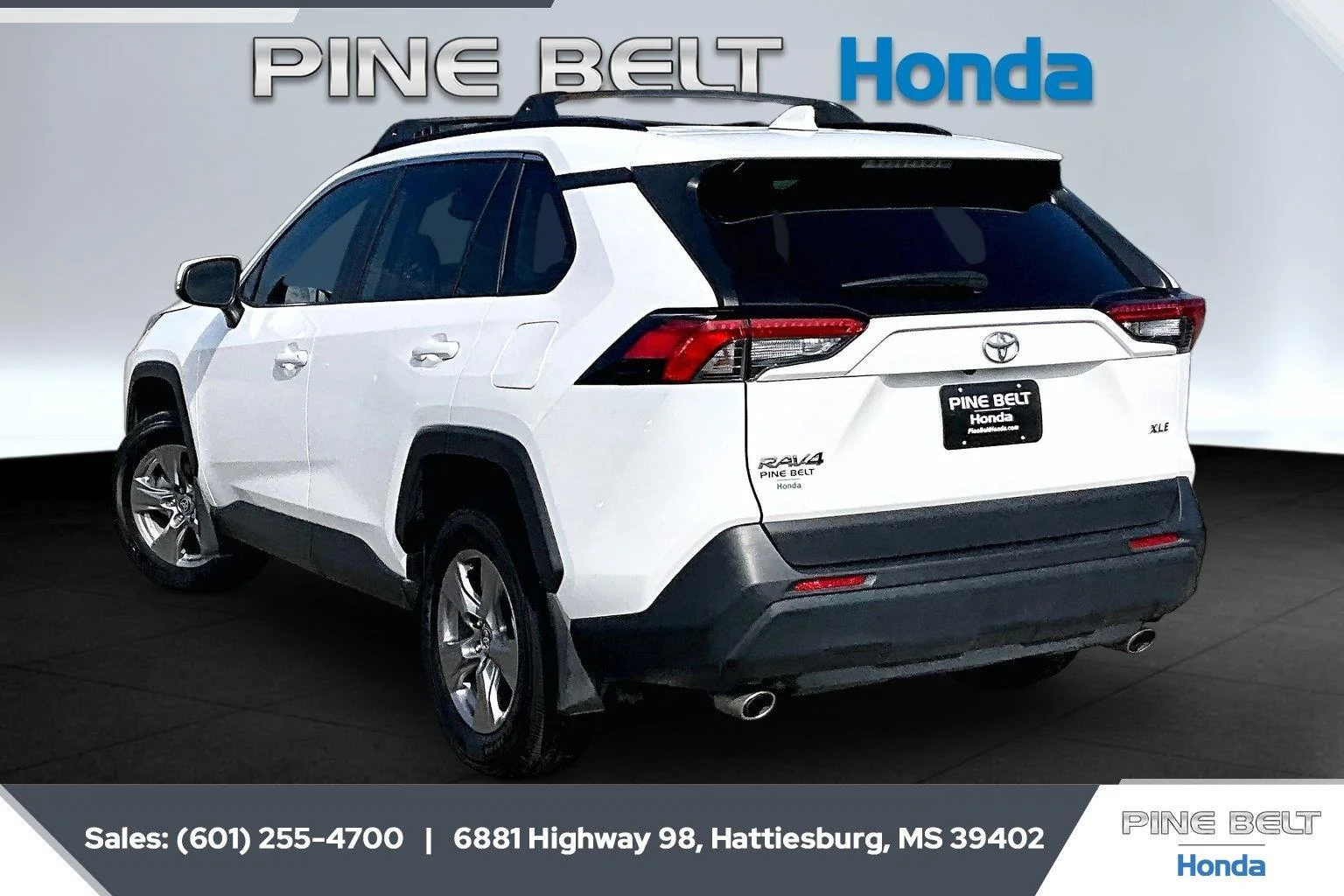Used 2025 Ice Cap Toyota XLE image 2