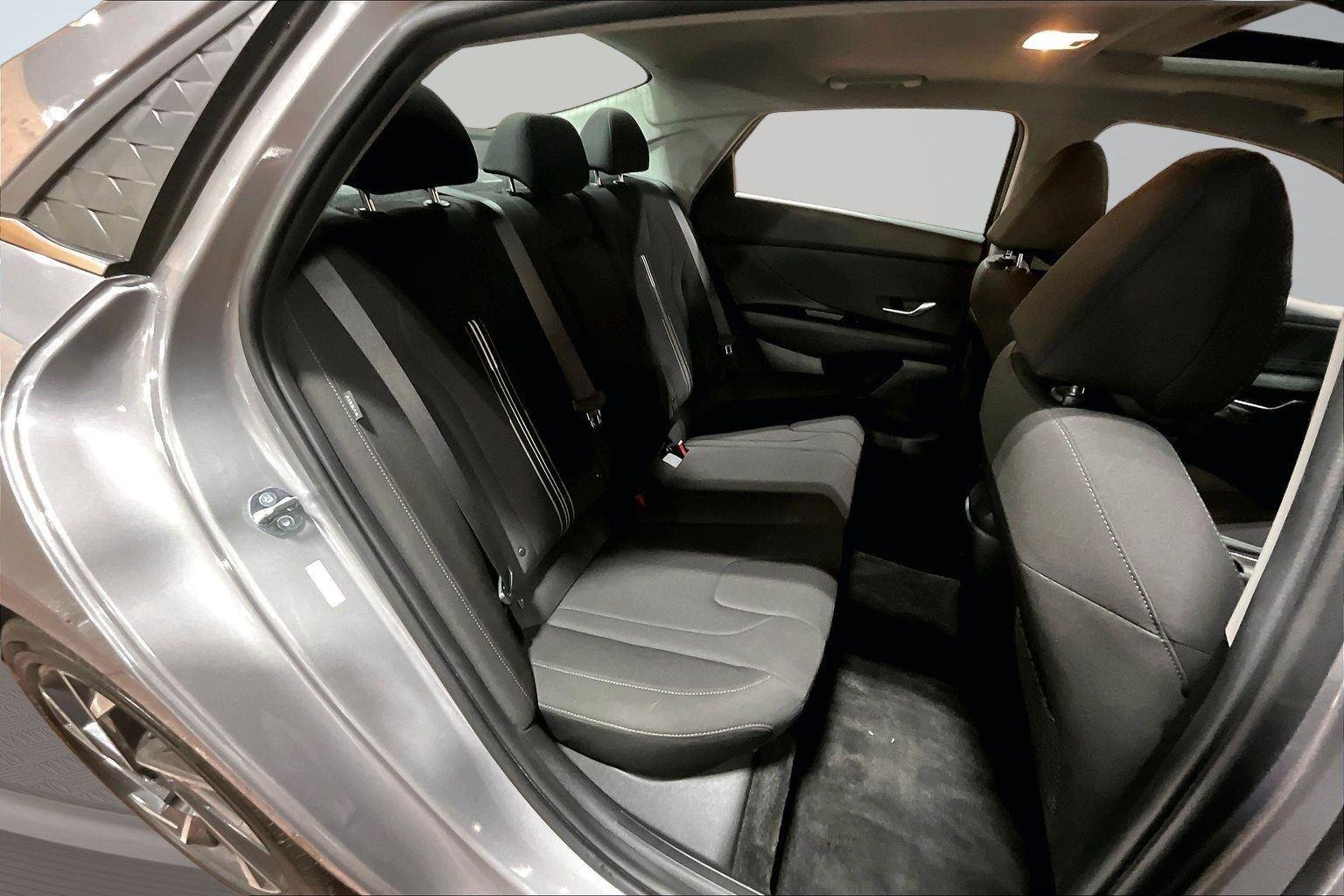 Used 2025 Fluid Metal Hyundai SEL Convenience image 28