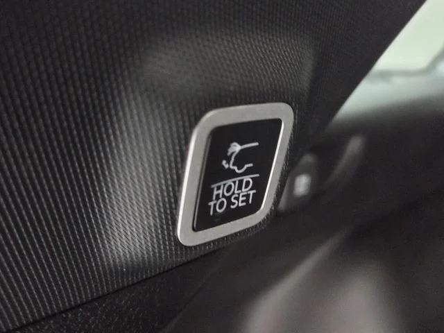 Used 2025 Red Jeep Altitude image 13