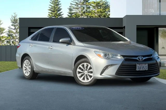 Used 2016 Silver Toyota LE image 2